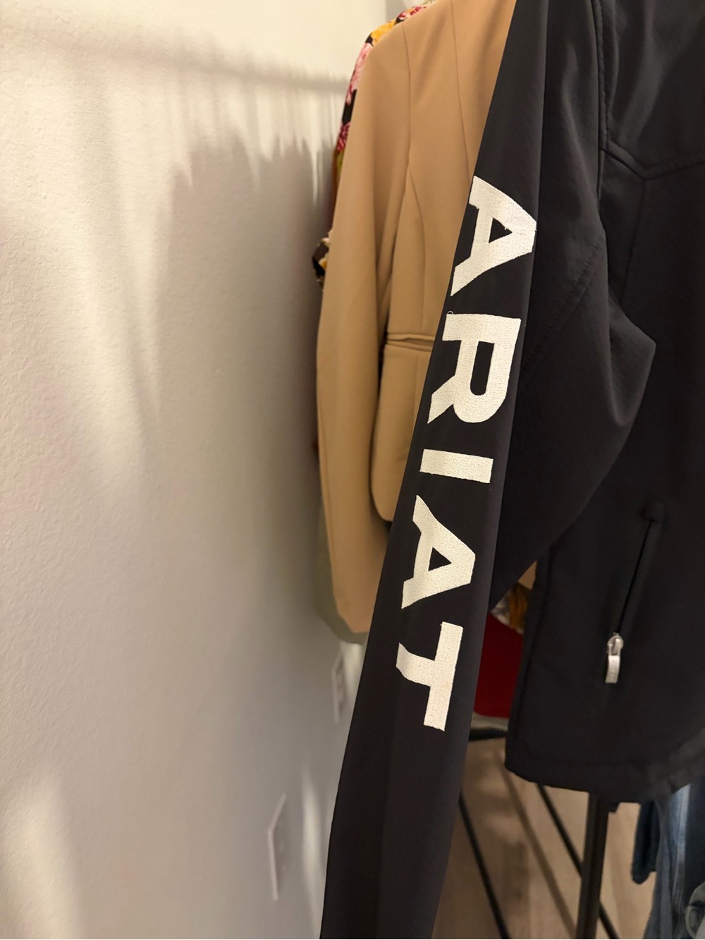 Ariat Black Full-Zip Performance Softshell Jacket - Picture 3 of 4